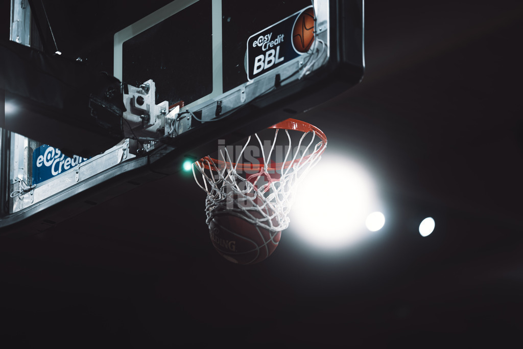 Basketball | Männer | Saison 2023/2024 | easyCredit Basketball Bundesliga | Veolia Towers Hamburg vs. EWE Baskets Oldenburg | 20.01.2024 | Symbolbild Ball im Korb