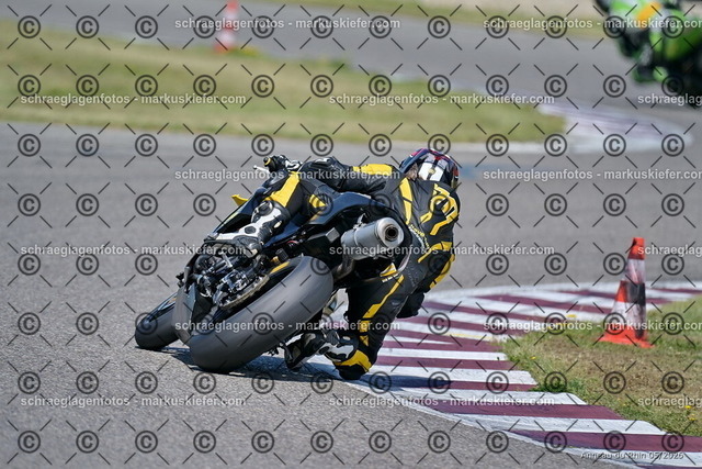 26BT01-1677 | 717 - Realisiert mit Pictrs.com