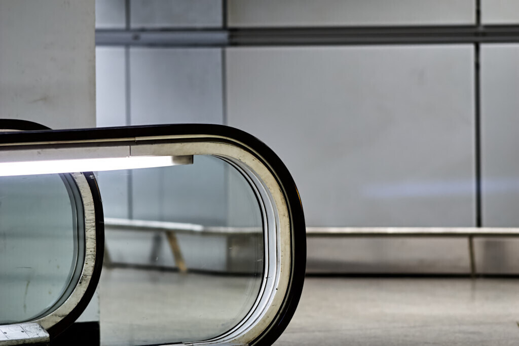 Alter Flughafen DUS 2 | Ich erzähle Geschichten als Autor und als Fotograf. Hier finden Sie hochwertige Naturfotografie, Reisefotografien und Bilder aus dem urbanen Lebensraum.  - Realisiert mit Pictrs.com