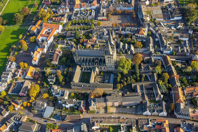 Xanten241013996 | Luftbild, Altstadt Ansicht mit kath. Kirche St. Viktor, auch Xantener Dom, kath. Marienschule, Niederbruch, Xanten, Niederrhein, Nordrhein-Westfalen, Deutschland