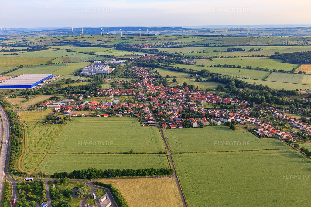 Luftbild: Ortsansicht von Südosten im Ortsteil Hörselgau in Hörsel im Bundesland Thüringen in Deutschland. Foto: IMG_007614.jpg vom 15.06.2021 durch Werner Riehm/FLY-FOTO.de