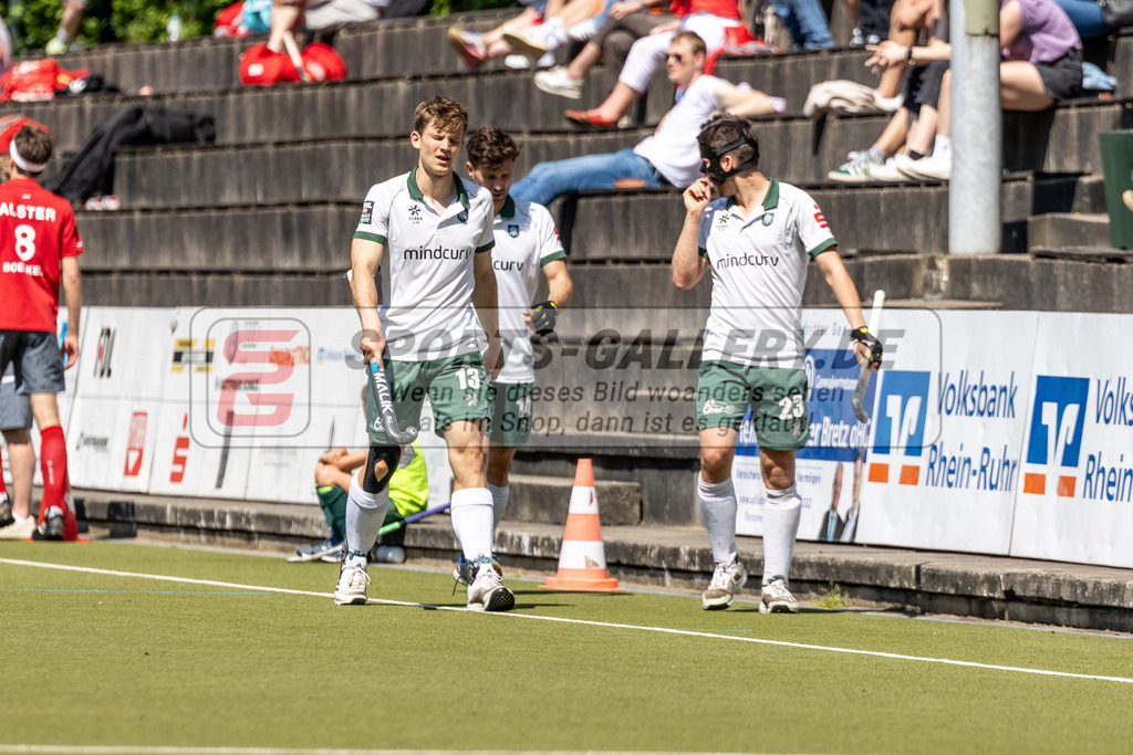 MJ_2024-.05-11-H-HTCU-Alster-19 | Henrik Mertgens (Uhlenhorst Mülheim #13) & Max Godau (Uhlenhorst Mülheim #23), Uhlenhorst Mülheim - Der Club an der Alster am 11.5.2024 im Waldstadion, Mülheim a. d. Ruhr