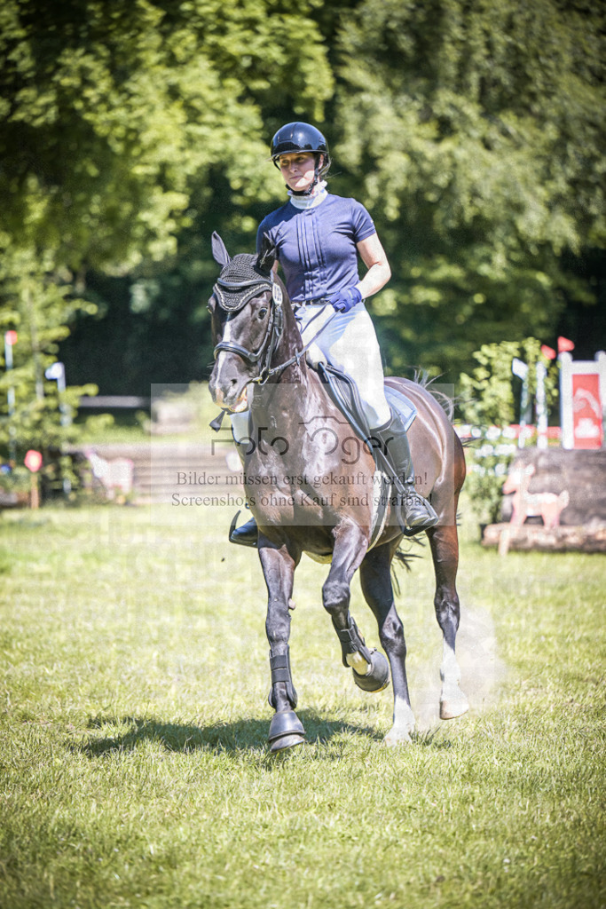 DOS_4267 | Entdecke hochwertige Reitturnierfotos von Foto Oger. Professionell, emotional und authentisch – jetzt Lieblingsmomente im Shop bestellen.Deutschlandweite Turnierfotografie. - Realisiert mit Pictrs.com