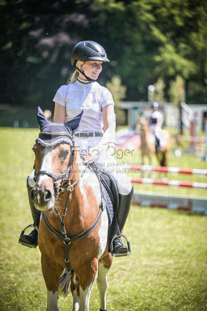 DOS_4685 | Entdecke hochwertige Reitturnierfotos von Foto Oger. Professionell, emotional und authentisch – jetzt Lieblingsmomente im Shop bestellen.Deutschlandweite Turnierfotografie. - Realisiert mit Pictrs.com