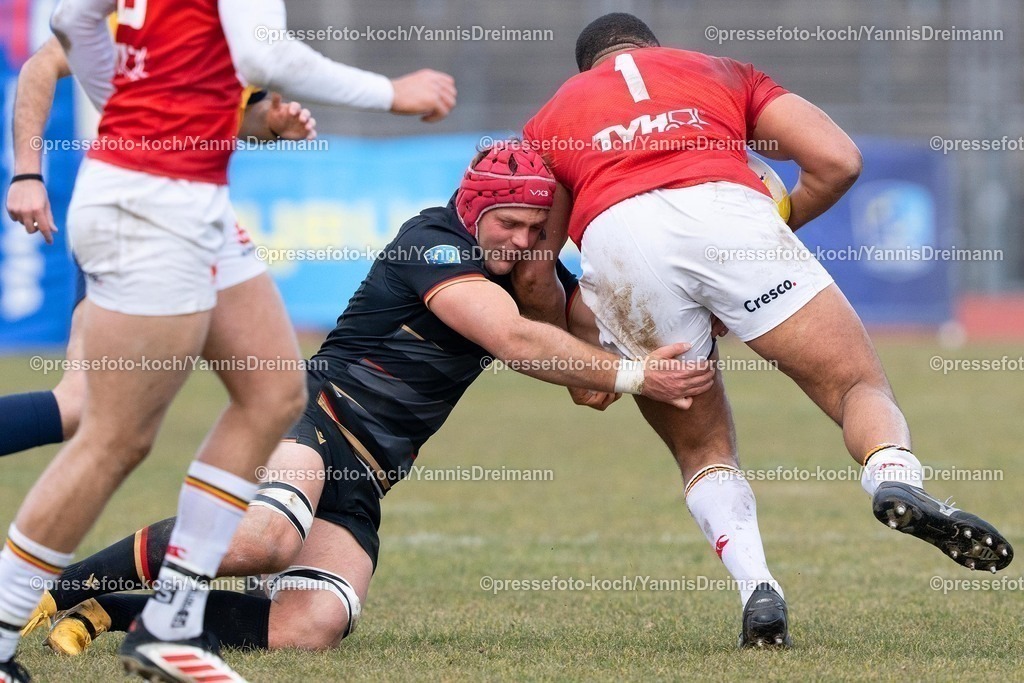 YDR16022501005 | 16.02.2025, xydrx, Rugby Europe Championship, Deutschland - Belgien, 15er Männer, Auestadion Kassel: Shawn Ingel (Deutschland #7) im Zweikampf mit Charles-Henri Berguet (Belgien #1)