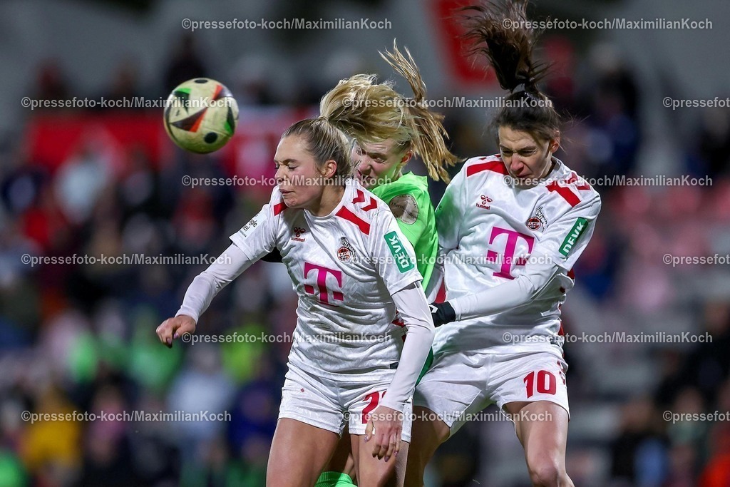 Koe07022502107 | 07.02.2025, Frauen Fußball, 1. FC Köln - VfL Wolfsburg, 1. Fußball Bundesliga, Franz-Kremer-Stadion, Saison 2024 2025: Kopfballduell zwischen Janina Minge (VfL Wolfsburg #6) im Zweikampf gegen Janina Hechler (1. FC Köln #28) und Amelie Delabre (1. FC Köln #10)DFB regulations prohibit any use of photographs as image sequences and or quasi-video.