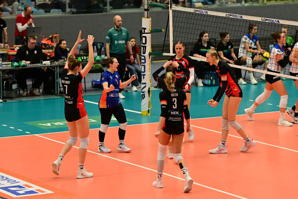 Volleyball I Frauen I Saison 2025-2026 I Bundesliga I Hauptrunde I ETV Hamburger Volksbank Volleys - Skurios Volleys Borken | Der Sportfotograf. - Realisiert mit Pictrs.com