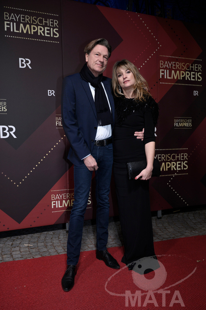 _DWI4638 | Roland Suso Richter und Ina Paule Klink (Deutsche Schauspielerin und Sängerin) bei der Verleihung des 47. Bayerischen Filmpreises 2026  im Prinzregententheater. München, Deutschland. Der Bayerische Filmpreis wird seit 1979 von der Bayerischen Staatsregierung verliehen, um die Bedeutung des Kinofilms als Kulturgut herauszustellen - Realisiert mit Pictrs.com