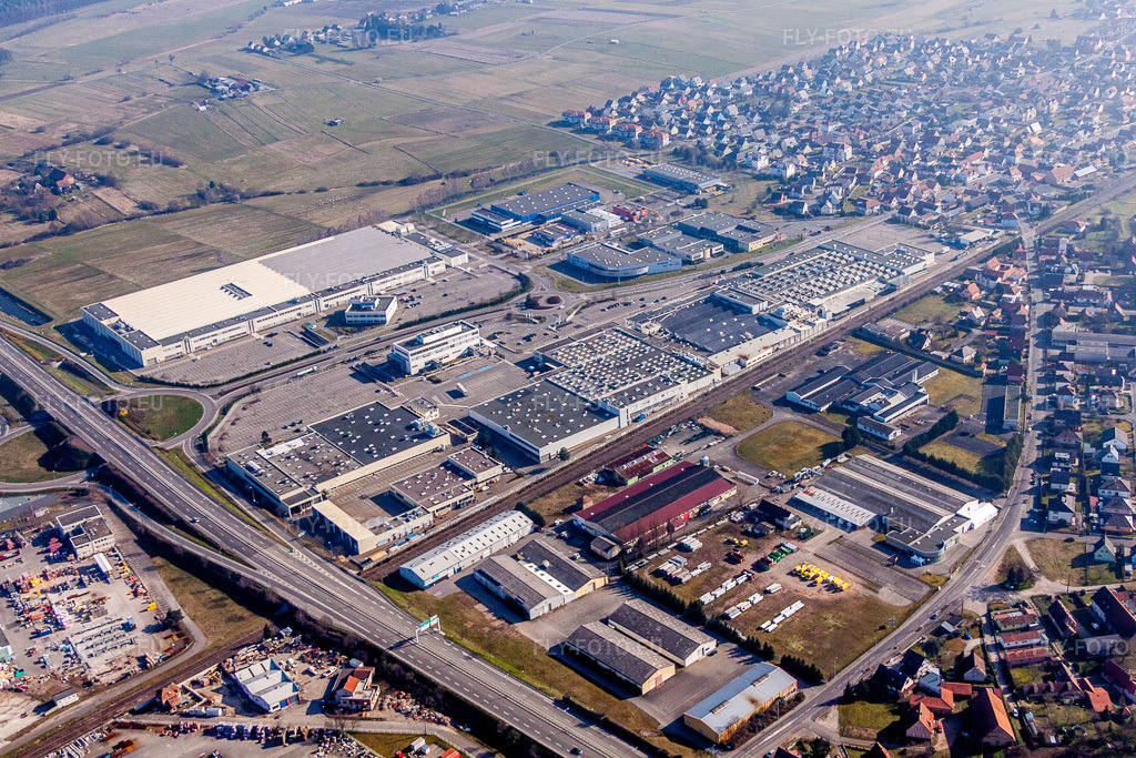 Vue aérienne: Site de l'usine Schaeffler à Haguenau à le quartier Zone Activite Sandlach in Hagenau dans le département Bas Rhin, France – .Photo: IMG_62825.jpg prise le 09/03/2014 par Werner Riehm/FLY-FOTO.eu – Résolution de l'original: 4752 x 3168 px
