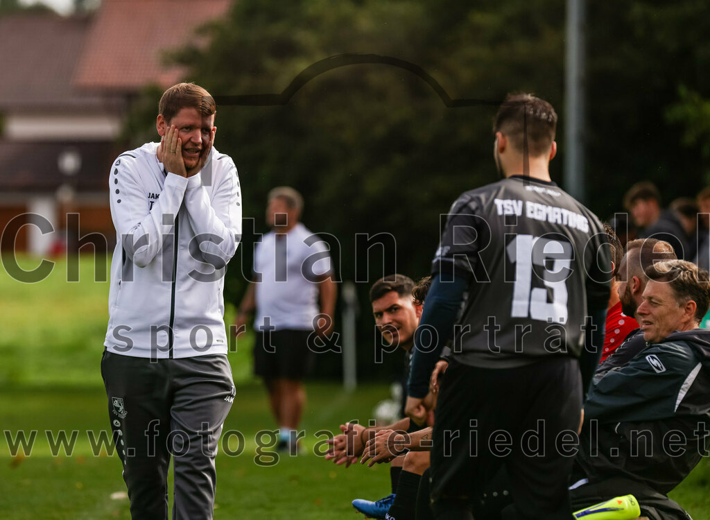 2023-08-27_036_TSV_Egmating_II_gegen_SG_Grasbrunn-Haar_II | Egmating, Deutschland, 27.08.2023:
Fußball, B-Klasse 2023 / 2024, 2. Spieltag, TSV Egmating II gegen (SG) Grasbrunn / Haar II, Endergebnis: 1:2

Trainer Thomas Jehl (TSV Egmating)

Foto: Christian Riedel / fotografie-riedel.net