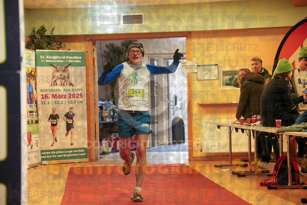 241208_1244_EX1_7880 | Sportfotografie im Rhein-Sieg Kreis, Köln, Bonn, NRW, Rheinland Pfalz, Hessen, etc. Unser Tätigkeitsfeld umfasst den Laufsport vom Volkslauf über den Marathon, Duathlon, Triathon bis zum Ultralauf wie Kölnpfad Ultra oder Schindertrail.
