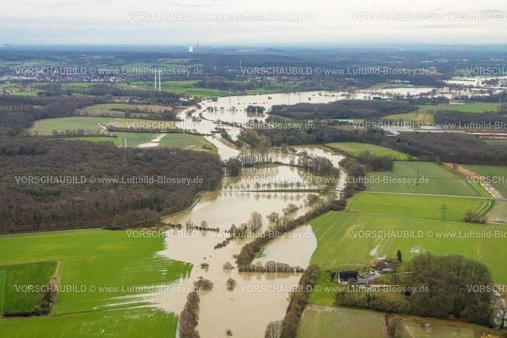 Luenen231204563Lippe | Luftbild vom Hochwasser der Lippe, Weihnachtshochwasser 2023, Fluss Lippe tritt nach starken Regenfällen über die Ufer, Überschwemmungsgebiet Dahler Holz bei Vinnum mit Lippebrücke, Baumallee Bäume im Wasser, Pelkum, Datteln, Ruhrgebiet, Nordrhein-Westfalen, Deutschland