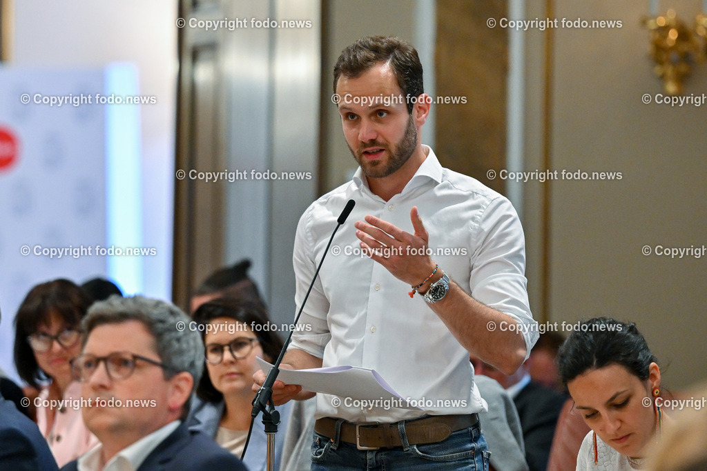 Landhaus Linz_ Promenade_ Landtagssitzung_ 15.06.2023-30 | 15.06.2023, Landhaus Linz AUT, Promenade, Landtagssitzung, im Bild Felix Eypeltauer (Neos, Klubobmann)