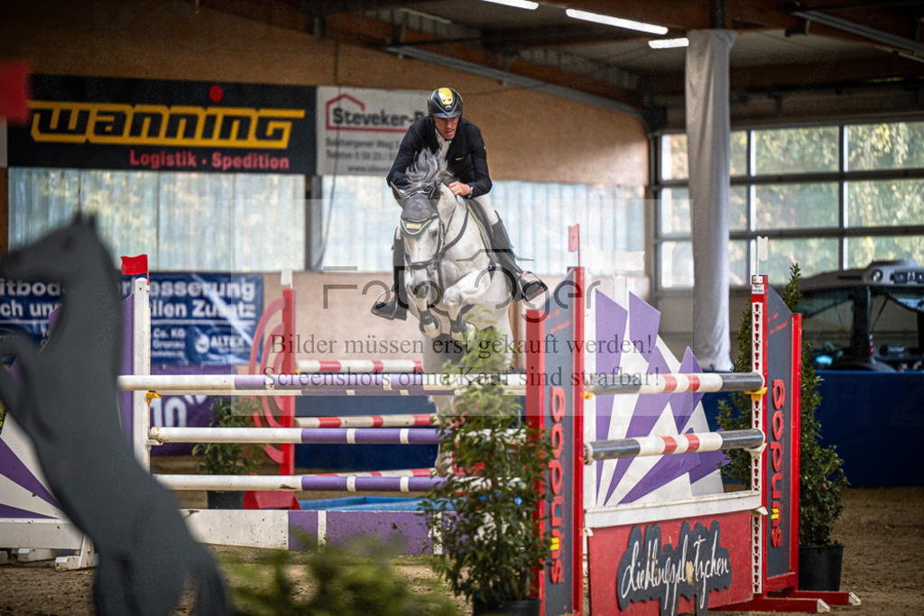 DOS_2125 | Entdecke hochwertige Reitturnierfotos von Foto Oger. Professionell, emotional und authentisch – jetzt Lieblingsmomente im Shop bestellen.Deutschlandweite Turnierfotografie. - Realisiert mit Pictrs.com
