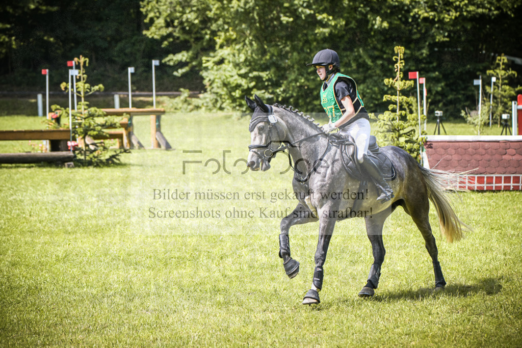 DOS_9577 | Entdecke hochwertige Reitturnierfotos von Foto Oger. Professionell, emotional und authentisch – jetzt Lieblingsmomente im Shop bestellen. - Realisiert mit Pictrs.com