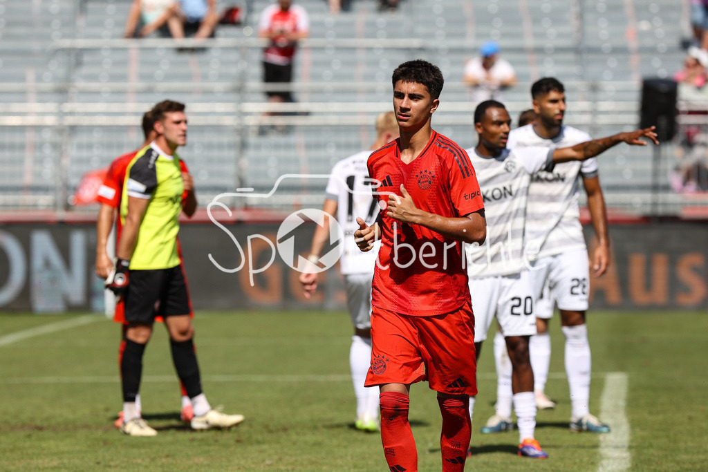 FC Würzburger Kickers - FC Bayern Amateure | Im Bild Adin LICINA (FC Bayern München II #9) / Freisteller / Einzelfoto / Regionalliga Bayern: FC Würzburger Kickers - FC Bayern München II, AKON Arena am 24.08.2024
