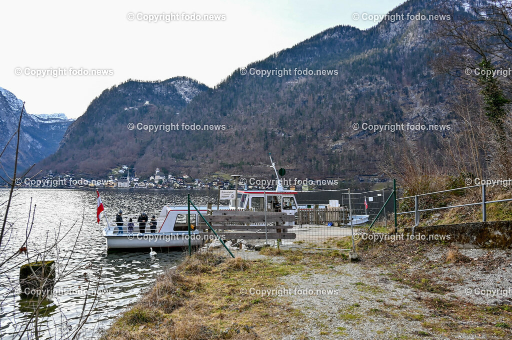 Hallstatt_ 13.01.2023-6 | 13.01.2023, Hallstatt, AUT, Hallstatt, im Bild Bahnstation, Trainstation, Schiffsanlegestelle, Schiff, Transfer