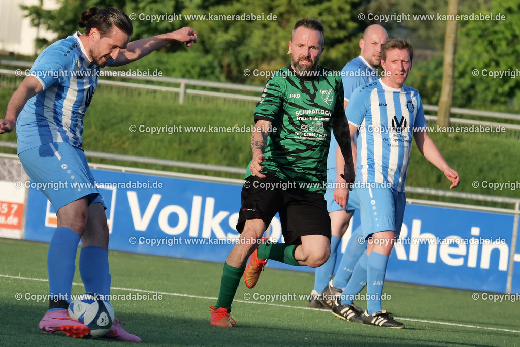 Fußball Kreispokal 25/26 Ü 32 : Spiel um Platz 3 : SV 08/29 Friedrichsfeld - SV Ringenberg AH  2 : 1 | Fußball Kreispokal 25/26 Ü 32 : Spiel um Platz 3 : SV 08/29 Friedrichsfeld - SV Ringenberg AH  2 : 1Spielort : Voerde Friedrichsfeld - Realisiert mit Pictrs.com