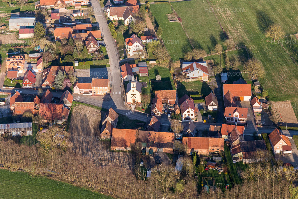 Aerial view: View of the town in Crœttwiller in the state Bas-Rhin, France.Photo: IMG_097838.jpg taken on 03/27/2017 by Werner Riehm/FLY-FOTO.comResolution of the original: 4995 x 3330 px