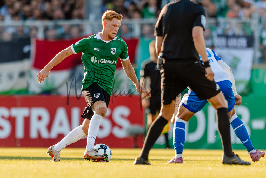 DFB-Pokal 2025/2026, 1. Runde: SC Preußen Münster - Hertha BSC Berlin | Münster, 18.08.2025: DFB-Pokal 2025/2026, 1. Runde, SC Preußen Münster gegen Hertha BSC Berlin im LVM-Preußenstadion in Münster.(Foto: sportfotografie.ms | Markus Paletta) - Realisiert mit Pictrs.com