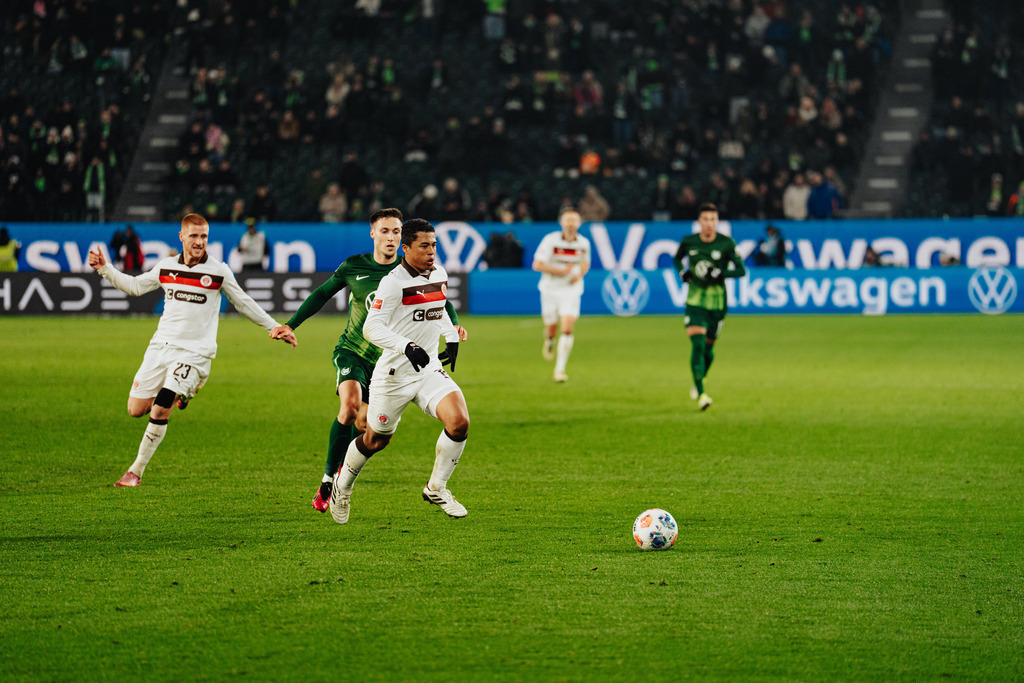 FCS06526 | Der offizielle Shop für FC St. Pauli Fotos. Wähle aus Spielszenen & Fanmomenten dein FCSP Wunschformat. Wir liefern Millerntor-Atmosphäre.