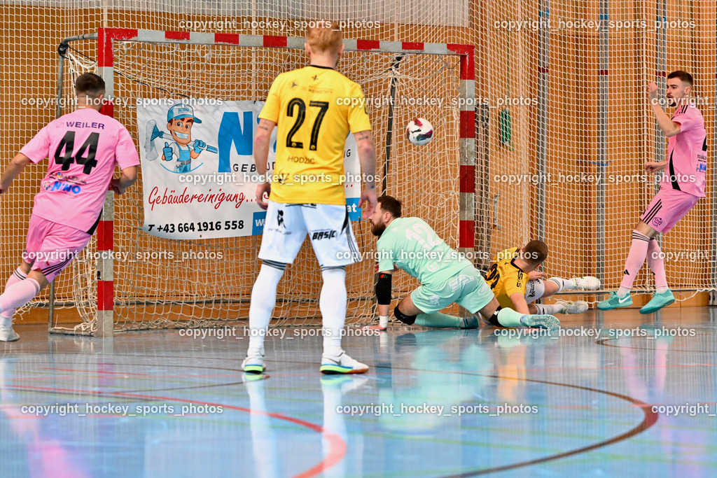 Carinthia Flamengo Futsal Club vs. FC Ljuti Krajisnici | #44 Beldin Duric Carinthia Flamengo, #27 Adnan Hodzic FC Ljuti Krajisnici, #12##23 Amel Beglerovic FC Ljuti Krajisnici, #23 Amel Beglerovic FC Ljuti Krajisnici, Carinthia Flamengo Futsal Club vs. FC Ljuti Krajisnici, Carinthia Flamengo Futsal Club vs. FC Ljuti Krajisnici am 05.01.2025 in Klagenfurt (Ballspielhalle Viktring), Austria, (Photo by Bernd Stefan)