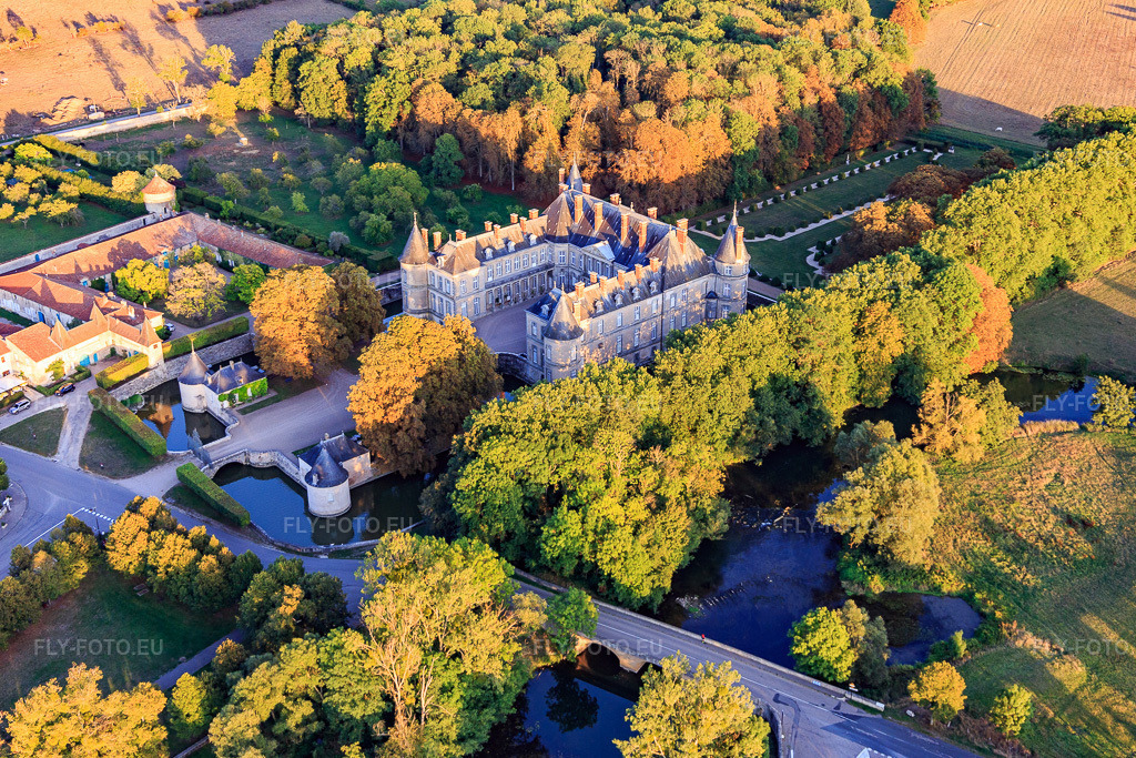 Vue aérienne: Parc et Château de Haroué à Haroué dans le département Meurthe et Moselle, France – .Photo: IMG_117916.jpg prise le 14/09/2019 par Werner Riehm/FLY-FOTO.eu – Résolution de l'original: 5214 x 3476 px –  château de Haroué