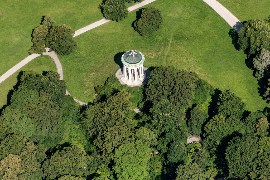 dr__0056656.jpg | MüNCHEN 13.07.2020 Parkanlage " Englischer Garten " in München im Bundesland Bayern, Deutschland. // Park of " Englischer Garten " in Munich in the state Bavaria, Germany. Foto: Daniel Reiter