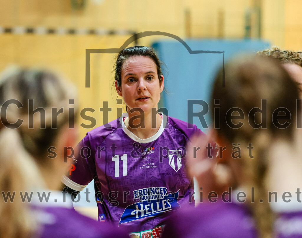 2023-12-17_068_SpVgg_Altenerding_II_gegen_HF_Scheyern | Erding, Deutschland, 17.12.2023:
Handball, Bezirksliga Frauen Altbayern 2023 / 2024, 9. Spieltag, SpVgg Altenerding II gegen HF Scheyern, Endergebnis: 22:26

Kati Gottschalk (SpVgg Altenerding, #11)

Foto: Christian Riedel / fotografie-riedel.net