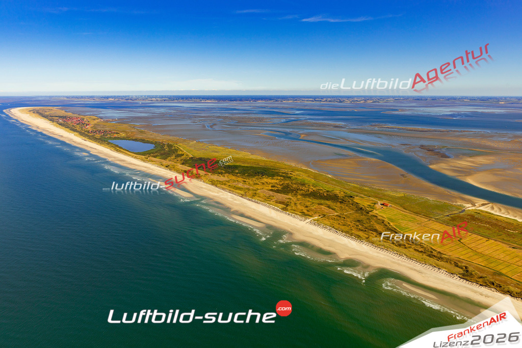 Aktuelles Luftbild von  Juist - Die Luftaufnahme wurde 2022 mittels UL-Flugzeug erstellt ( keine Drohne ) - hochauflösende Kamera-Systeme von  Canon -Beste Qualität - Für grossformatige Ausdrucke geeignet. Die Geschenkidee !