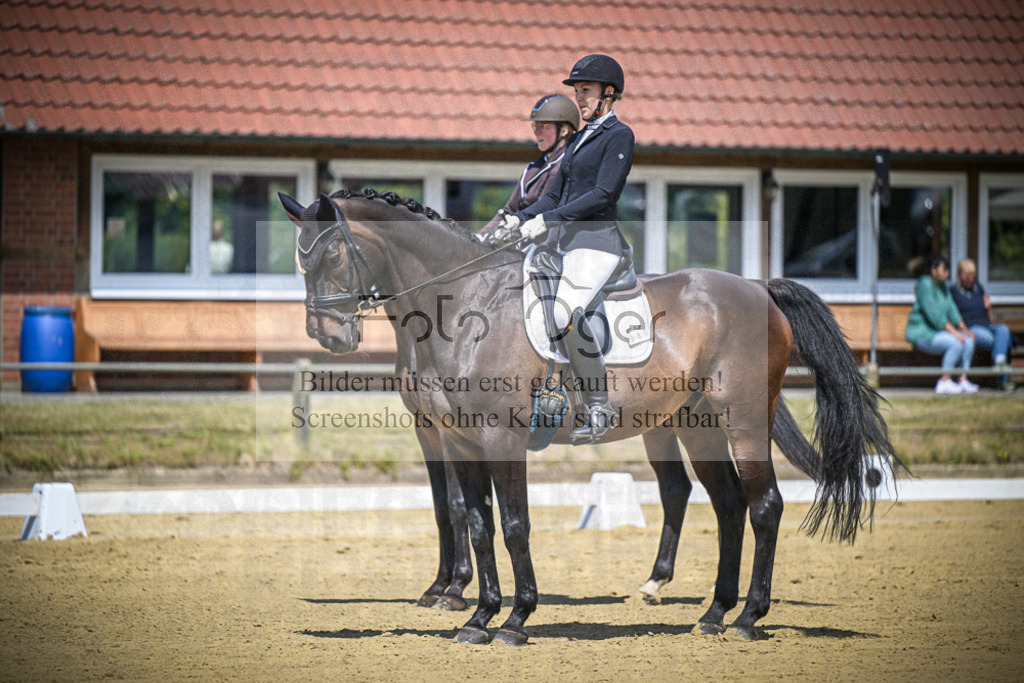 DOS_4121 | Entdecke hochwertige Reitturnierfotos von Foto Oger. Professionell, emotional und authentisch – jetzt Lieblingsmomente im Shop bestellen.Deutschlandweite Turnierfotografie. - Realisiert mit Pictrs.com