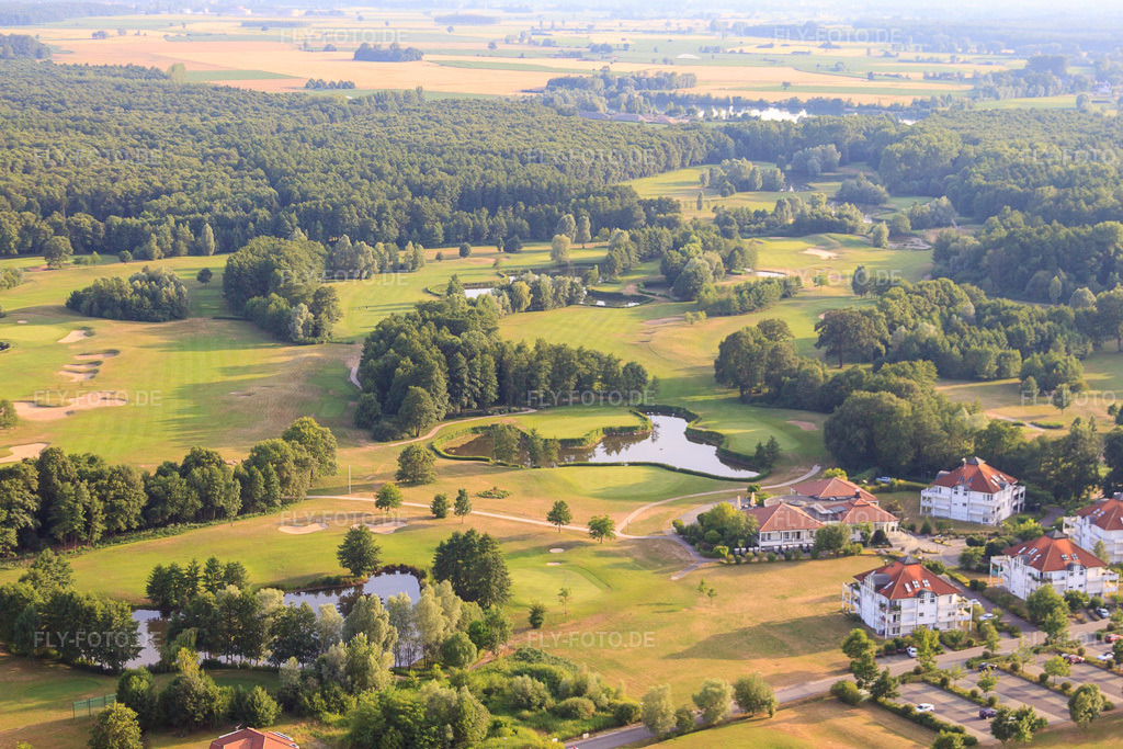 Luftbild: Restaurant du Golf Le Panorama am Golfclub Soufflenheim Baden-Baden in Soufflenheim im Bundesland Bas-Rhin in Frankreich. – Foto: IMG_30518.jpg vom 09.07.2010 durch Werner Riehm/FLY-FOTO.de – Auflösung des Originals: 4752 x 3168 px – Restaurant du Golf Le Panorama Soufflenheim
