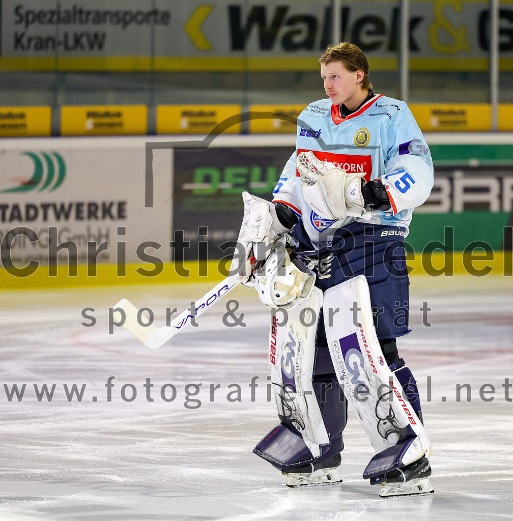 2025-12-23_030_TSV_Erding_gegen_Heilbronner_Falken | Erding, Deutschland, 23.12.2025:Eishockey, Oberliga Süd 2025 / 2026, 29. Spieltag, TSV Erding gegen Heilbronner Falken, Endergebnis: 5:4Torwart Franz Jokinen (Heilbronner Falken, #75)Foto: Christian Riedel / fotografie-riedel.net