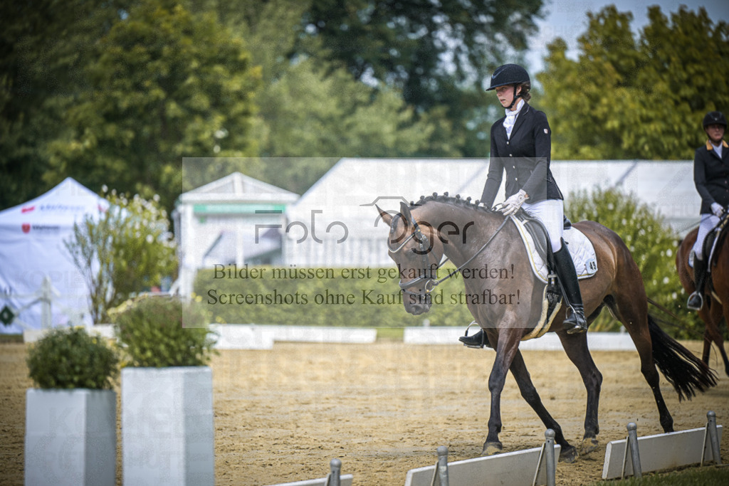 DOS_2148 | Entdecke hochwertige Reitturnierfotos von Foto Oger. Professionell, emotional und authentisch – jetzt Lieblingsmomente im Shop bestellen.Deutschlandweite Turnierfotografie. - Realisiert mit Pictrs.com