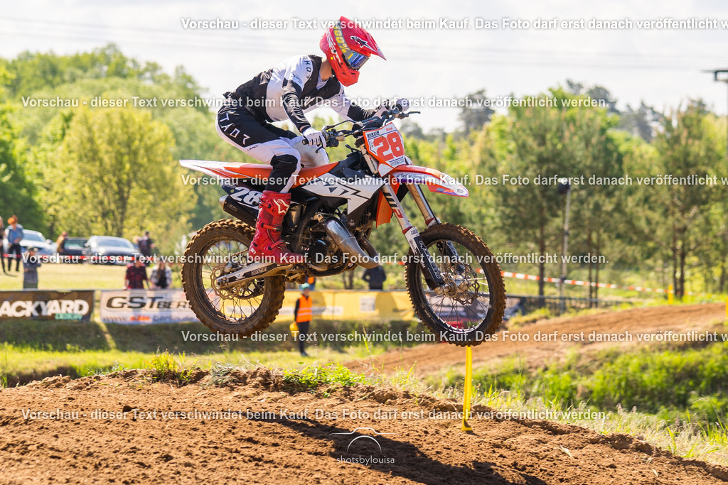20260517_Templin-6008 | Sportfotografin aus Berlin-Brandenburg mit Fokus auf Motocross. Ich halte deine sportliche Leistung und echte Emotionen auf und neben der Strecke professionell fest. Entdecke die Fotos von deinem Rennen und bestelle sie direkt hier im Shop.