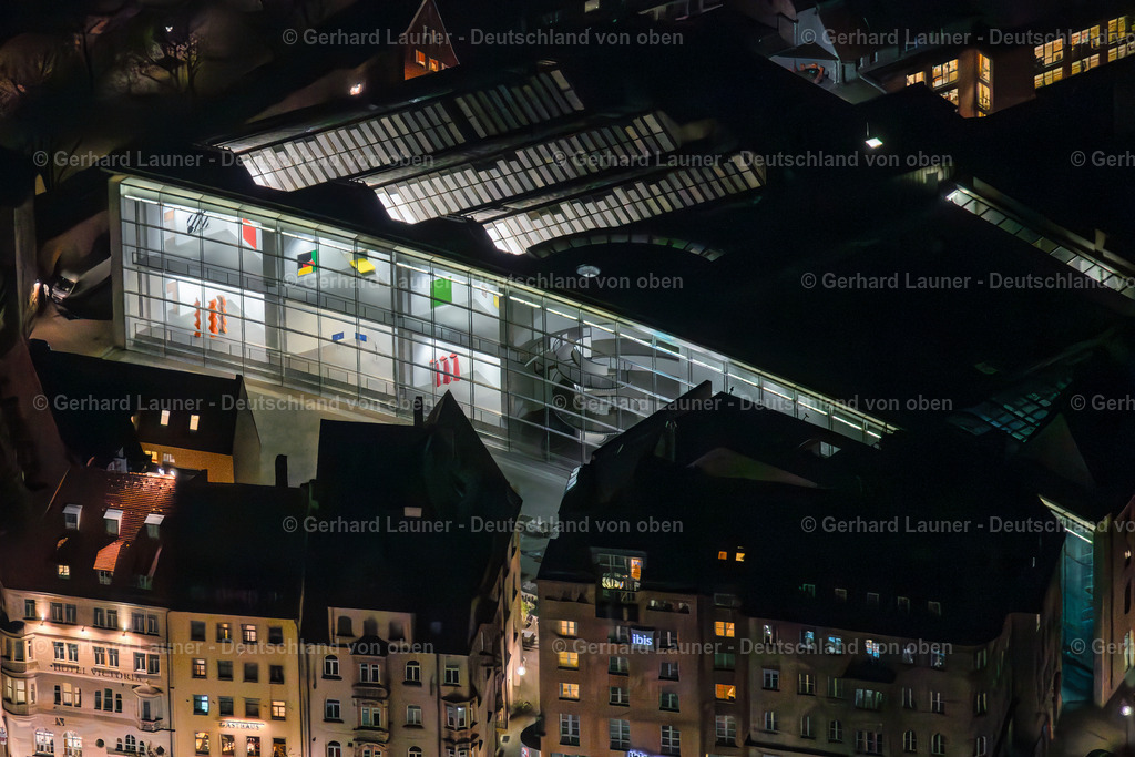 3901537 | NüRNBERG 21.08.2021 Museum- und Ausstellungs- Gebäude- Ensemble "Neues Museum - Staatliches Museum für Kunst und Design Nürnberg" am Klarissenplatz - Luitpoldstraße im Ortsteil Altstadt - Sankt Lorenz in Nürnberg im Bundesland Bayern, Deutschland.