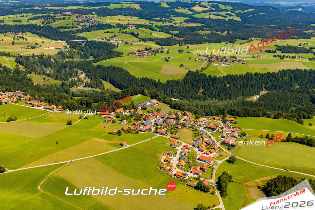 Schrägluftbild  See  Wildsteig - Das Luftbild wurde 2025 vom UL-Flugzeug heraus erstellt ( keine Drohne ) - Hochauflösende Luftaufnahme -Nicht vergleichbar mit Google Maps oder Satelittenbilder- Die Geschenkidee !Mit Lizenz und Bildrechte bestellbar