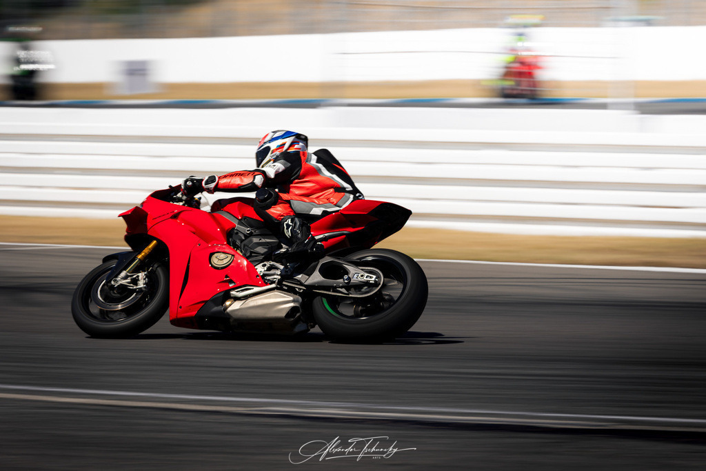 Ducati Trackday Hockenheimring 2026 | Entdecken Sie die faszinierende Welt von Alexander Tschuncky Arts: Kreative Fotografie, atemberaubende Automobilkunst und hochwertiger Bilderdruck. Lassen Sie sich inspirieren! - Realisiert mit Pictrs.com