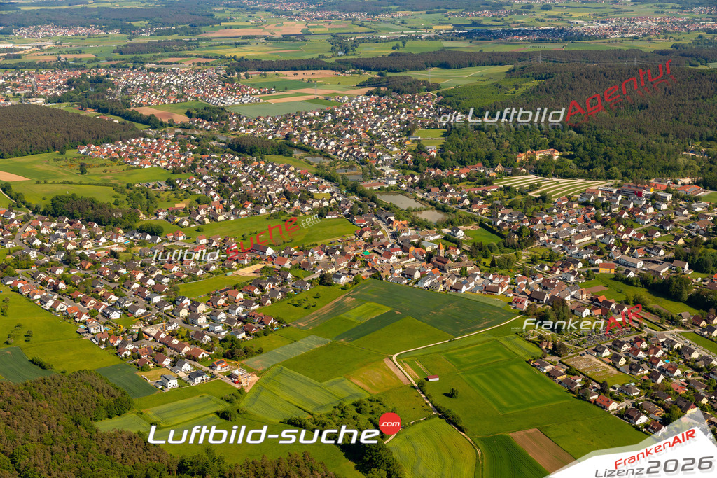 Das Luftbild zeigt :  Heroldsbach - Die Luftaufnahme wurde 2024 vom UL-Flugzeug aus erstellt ( keine Drohne ) - Hochauflösende Luftaufnahme - Für grossformatige Ausdrucke geeignet. Die Geschenkidee !Mit Lizenz und Bildrechte bestellbar