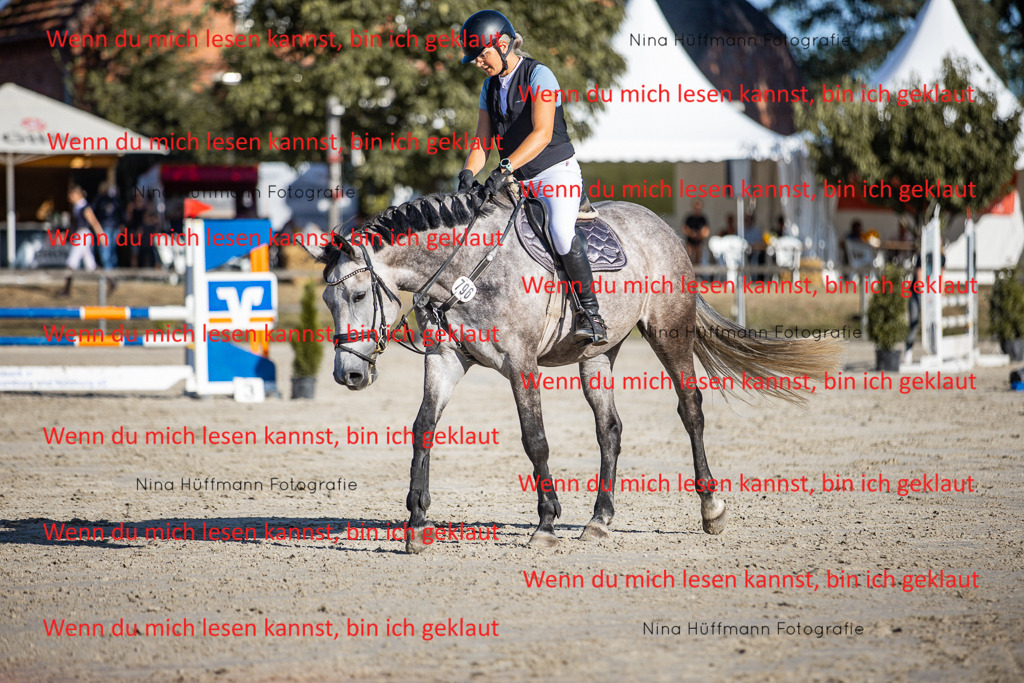 BK1A7520 | Turnierbilder Turnierfotos Nina Hüffmann Turnierfotografie Pferdefotografie Tierzeichnung Haustierzeichnung Pferdezeichnung Hundezeichnung Videograf  - Realisiert mit Pictrs.com