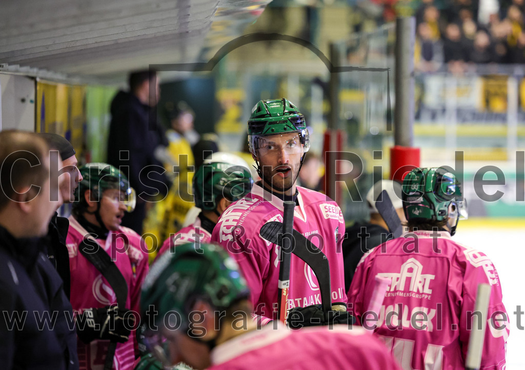 2025-10-10_128_TSV_Erding_gegen_onesto_Tigers_Bayreuth | Erding, Deutschland, 10.10.2025:Eishockey, Oberliga Süd 2025 / 2026, 7. Spieltag, TSV Erding gegen onesto Tigers Bayreuth, Endergebnis: 2:5Bastian Cramer (Erding Gladiators, #34)Foto: Christian Riedel / fotografie-riedel.net