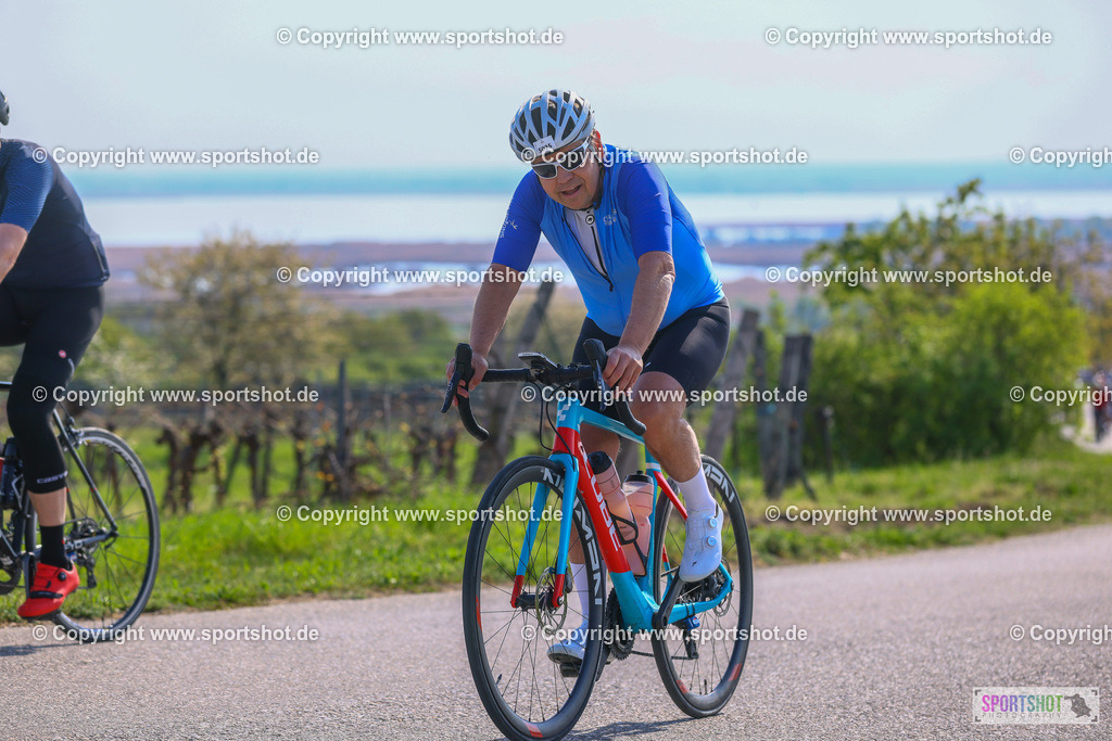 TRA_1049 | Neusiedlersee Radmarathon 2026@sportshot_your_pictrs #yourpictures#roadtowm2029 #nrm #neusiedlerseeradmarathon #neusiedlersee #neusiedlerseetourismus #burgenland #mörbisch #nrm26 #burgenlandtourismus #voglundco #poweredbyburgenlandtourismus #radsport #rad #marathon #ucigranfondo #visitburgenland #ucigranfondoworldseries