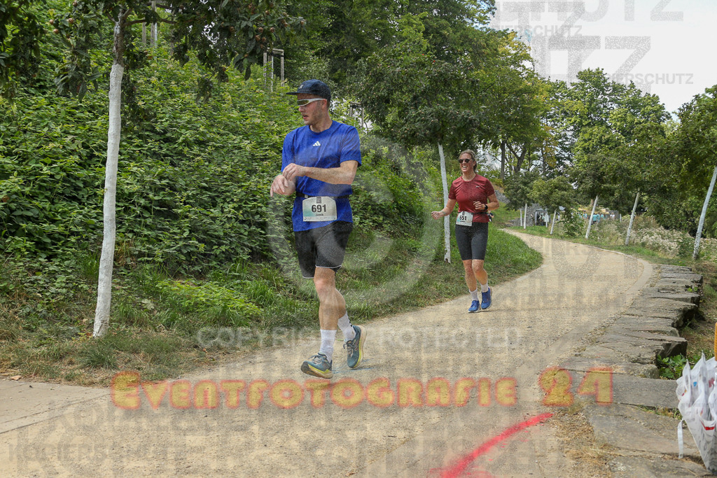 250824_1516_EX1_8751 | Sportfotografie im Rhein-Sieg Kreis, Köln, Bonn, NRW, Rheinland Pfalz, Hessen, etc. Unser Tätigkeitsfeld umfasst den Laufsport vom Volkslauf über den Marathon, Duathlon, Triathon bis zum Ultralauf wie Kölnpfad Ultra oder Schindertrail.
