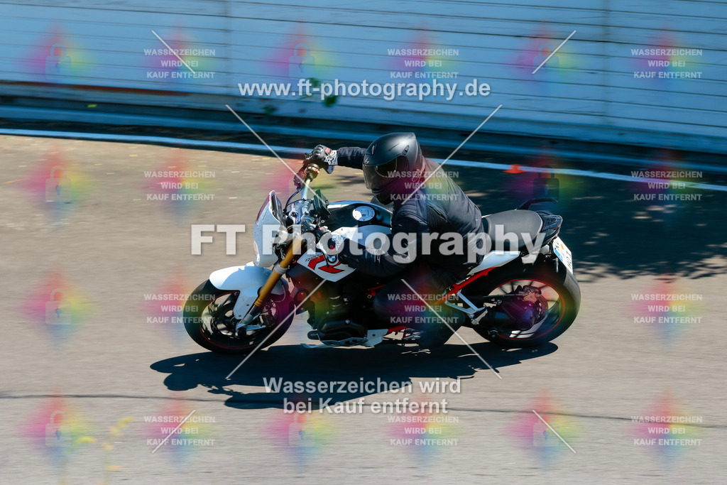 Moto-TeamOBK-22174 | Hier findet Ihr Bilder von Touristenfahrten auf der Nürburgring Nordschleife oder von anderen Veranstaltungen die ich besucht habe. Viel Spass beim Durch Schauen 