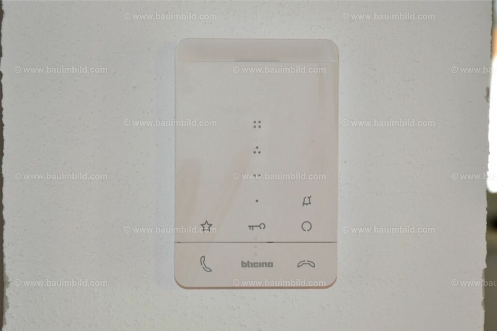 bib-lg17-elektroinstallation-0270 | Nach LV-Leistungsgruppen sortierte Detailfotos über den Bau eines Hauses. Alle Hausbau-Bilder direkt vom Urheber und Autor der Website Haus-Selber-Bauen.com