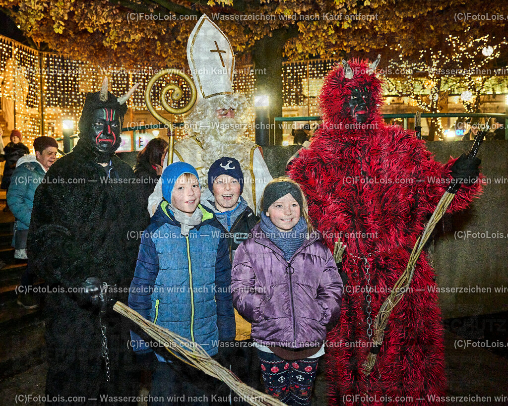 ALP7595_Wieselburger Advent_Nikolaus | (C)FotoLois.com, Alois Spandl, Wieselburger Advent im Schlosspark, Besuch durch den Hl. Nikolaus und seinen Krampussen, Sa 3. Dezember 2022.
