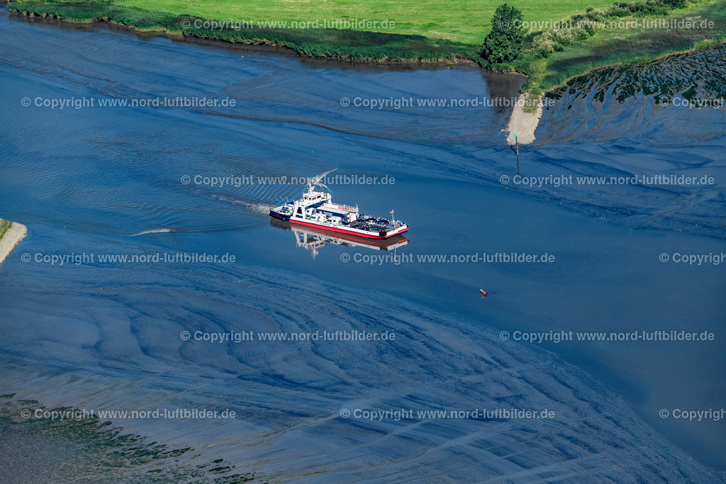 Wischhafen_Elbfähre_FRS_Wilhelm_Krooss_ELS_6575110822 | WISCHHAFEN 11.08.2022 Anlegendes Fähr- Schiff im Hafen in Wischhafen "Wilhelm Krooss" im Bundesland Niedersachsen, Deutschland. Weiterführende Informationen bei: Elbfähre Glückstadt Wischhafen GmbH & Co,  FRS Elbfähre Glückstadt Wischhafen GmbH. // Docking ferry in the port of Wischhafen "Wilhelm Krooss" in the state Lower Saxony, Germany. Further information at: Elbfaehre Glueckstadt Wischhafen GmbH & Co,  FRS Elbfaehre Glueckstadt Wischhafen GmbH. Foto: Martin Elsen