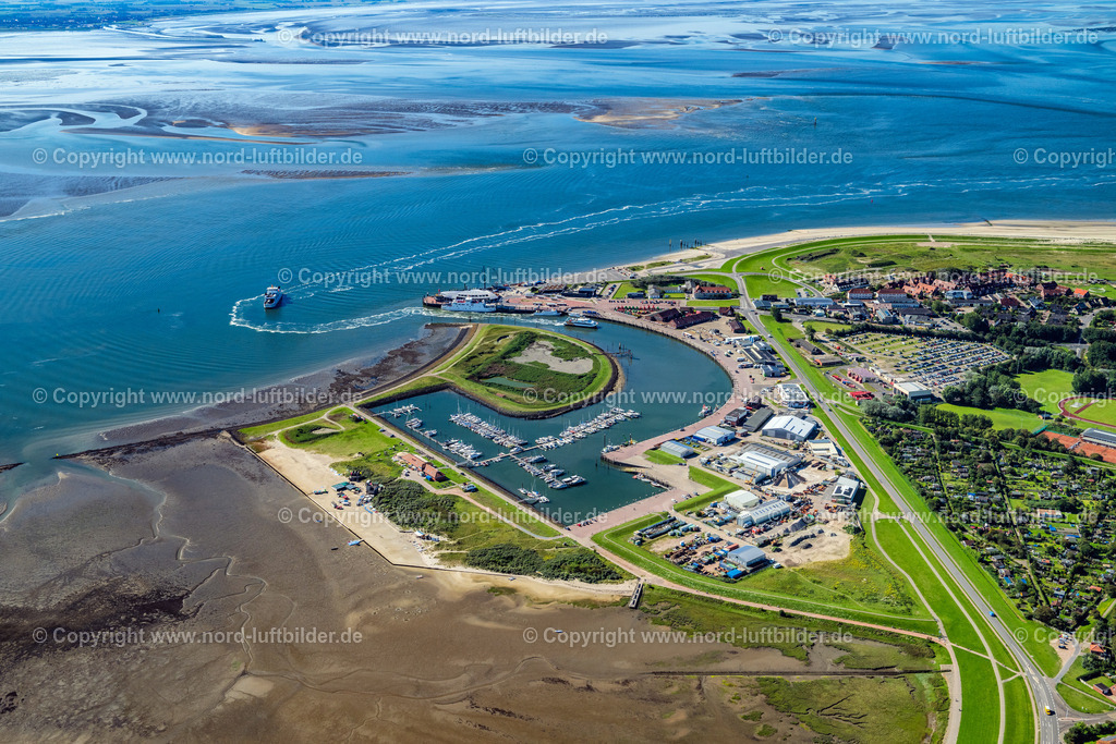 Norderney_Hafen_ELS_7000050923 | NORDERNEY 05.09.2023 Fähr- Hafenanlagen an der Meeres- Küste der Nordseeinsel Norderney im Bundesland Niedersachsen, Deutschland. // Ferry port facilities on the sea coast of the North Sea island Norderney in the state Lower Saxony, Germany. Foto: Martin Elsen