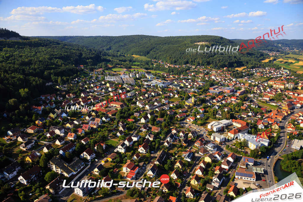 Die Luftaufnahme der Stadt Ebermannstadt wurde vom UL-Flugzeug heraus erstellt ( keine Drohne )- hohe Auflösung für beste Qualität