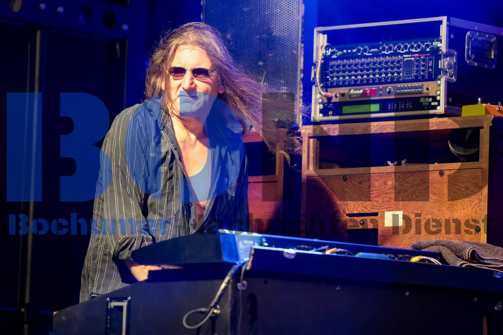 Purple Rising  {date} -  | {headline}(Foto: Sebastian Sendlak / BOND) - Realisiert mit Pictrs.com